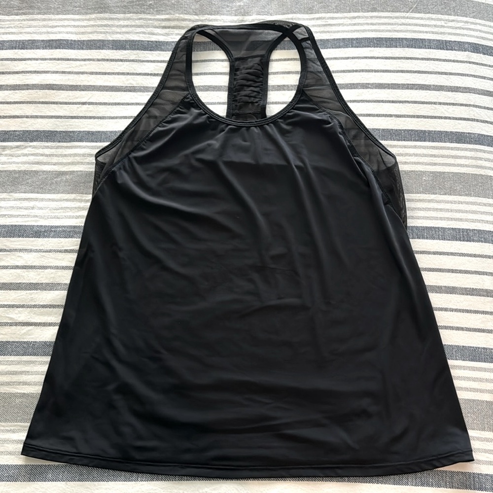 Lululemon tank top back full mesh.excellent condition.